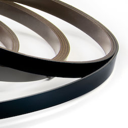 MT-07/black, Farbiges Magnetband 7 mm, zum selber Beschriften und Zuschneiden, Rollen à 1 m, schwarz